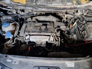 bontott VW TOURAN Biztosítéktábla Motortér