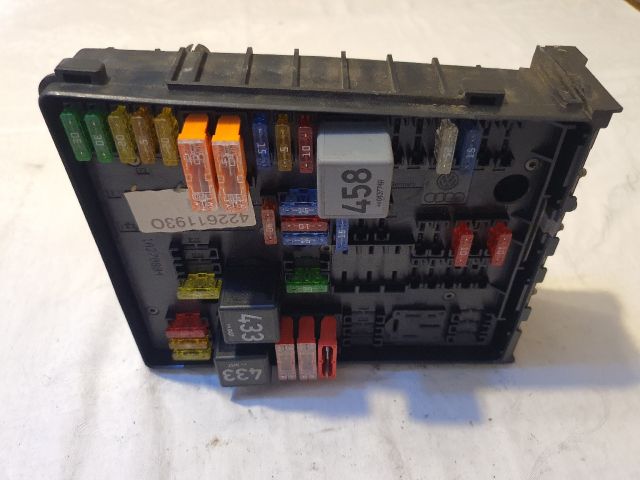 bontott VW TOURAN Biztosítéktábla Motortér