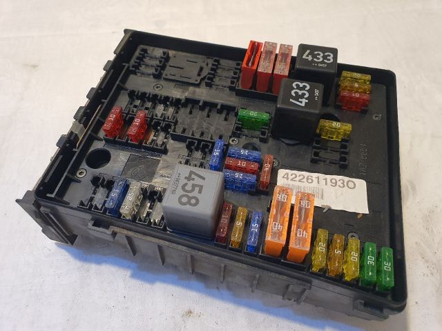 bontott VW TOURAN Biztosítéktábla Motortér