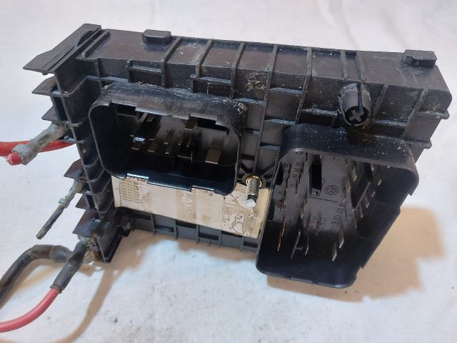 bontott VW TOURAN Biztosítéktábla Motortér