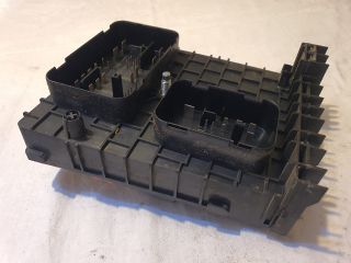 bontott VW TOURAN Biztosítéktábla Motortér