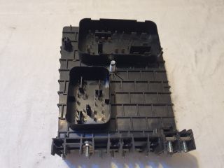 bontott VW TOURAN Biztosítéktábla Motortér