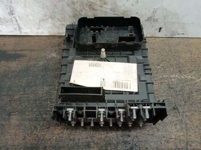 bontott VW TOURAN Biztosítéktábla Motortér