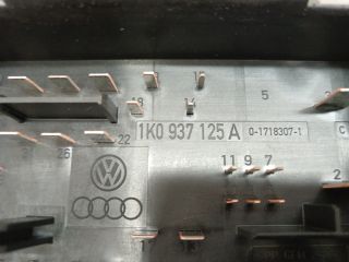 bontott VW TOURAN Biztosítéktábla Motortér