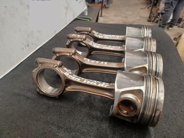 bontott VW TOURAN Dugattyú