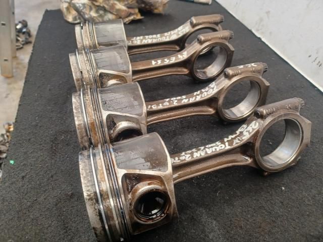 bontott VW TOURAN Dugattyú