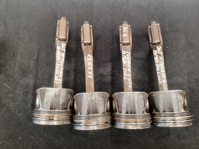 bontott VW TOURAN Dugattyú