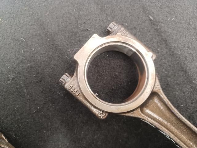 bontott VW TOURAN Dugattyú