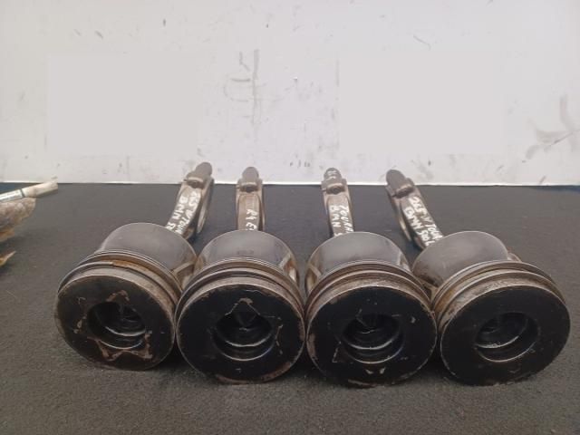 bontott VW TOURAN Dugattyú