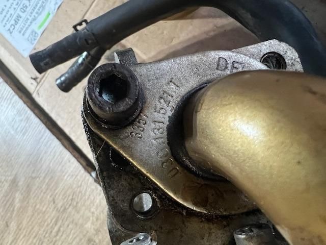 bontott VW TOURAN EGR Hűtő Cső