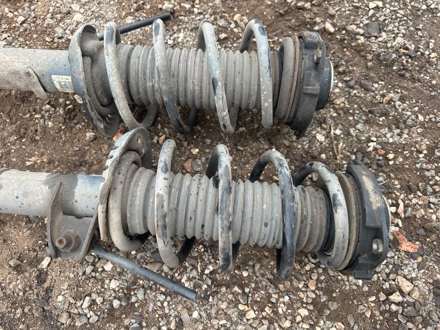 bontott VW TOURAN Első Rugó Pár