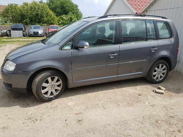 bontott VW TOURAN Felső Motorburkolat