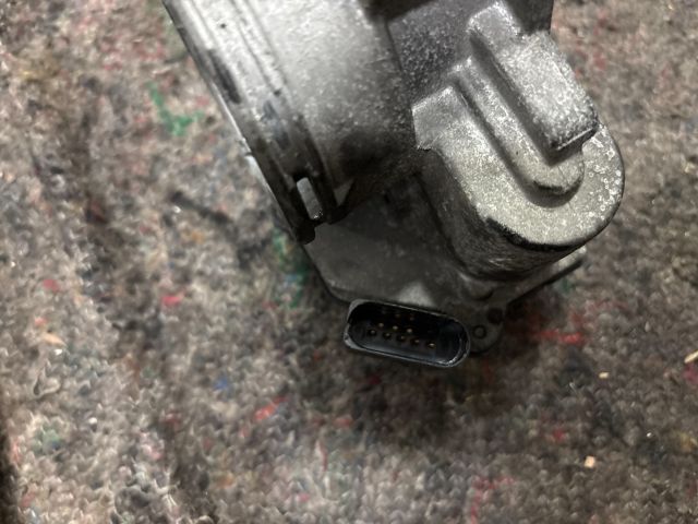 bontott VW TOURAN Fojtószelep (Elektromos)