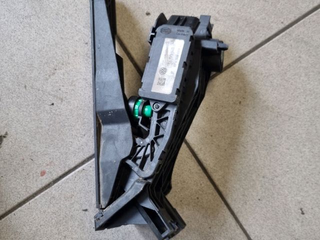 bontott VW TOURAN Gázpedál (Elektromos)