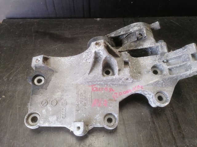 bontott VW TOURAN Generátor Tartó Bak