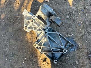 bontott VW TOURAN Generátor Tartó Bak