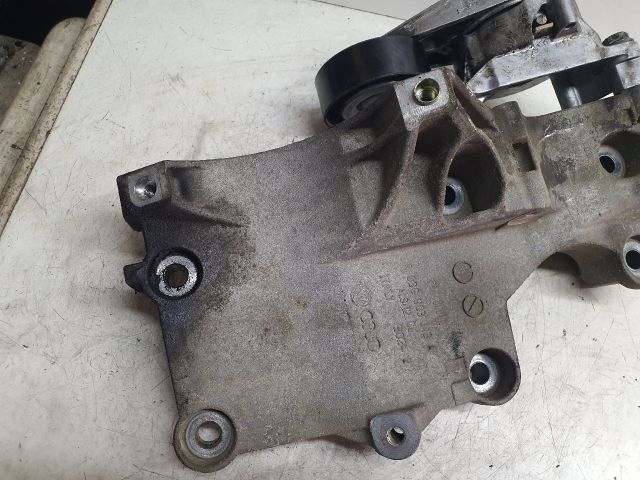 bontott VW TOURAN Generátor Tartó Bak