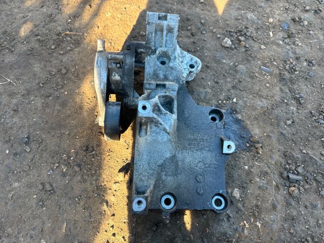 bontott VW TOURAN Generátor Tartó Bak