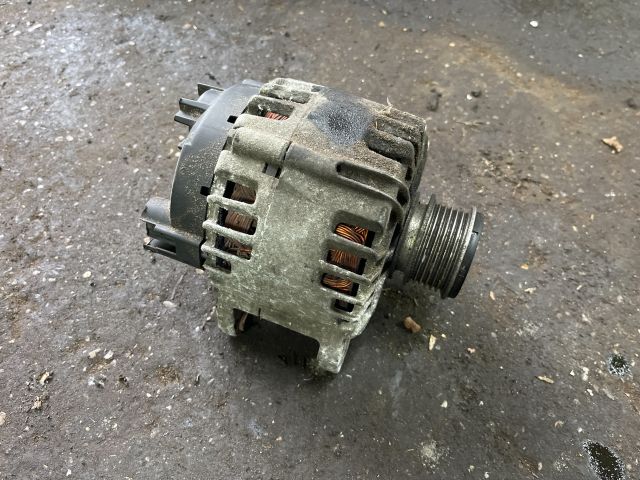 bontott VW TOURAN Generátor