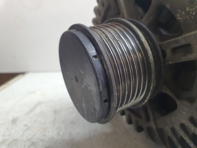 bontott VW TOURAN Generátor