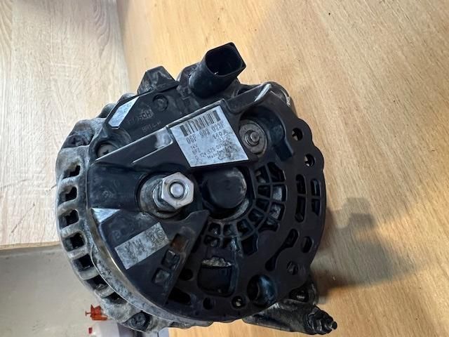 bontott VW TOURAN Generátor