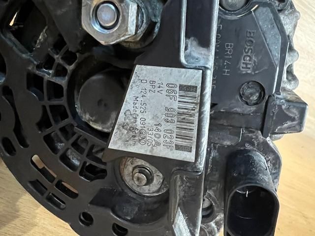 bontott VW TOURAN Generátor