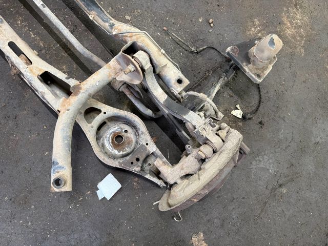 bontott VW TOURAN Hátsó Híd (Tárcsafékes)