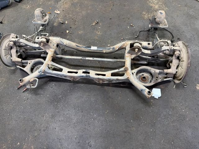 bontott VW TOURAN Hátsó Híd (Tárcsafékes)