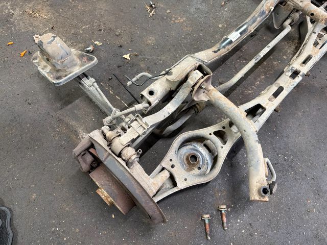 bontott VW TOURAN Hátsó Híd (Tárcsafékes)