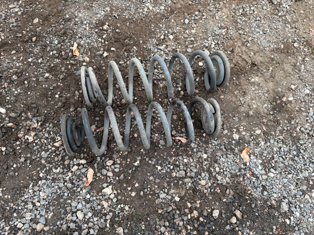 bontott VW TOURAN Hátsó Rugó Pár