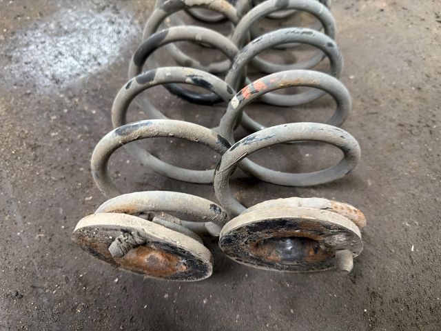 bontott VW TOURAN Hátsó Rugó Pár