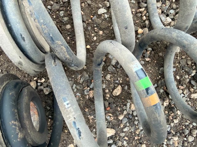 bontott VW TOURAN Hátsó Rugó Pár