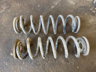 bontott VW TOURAN Hátsó Rugó Pár