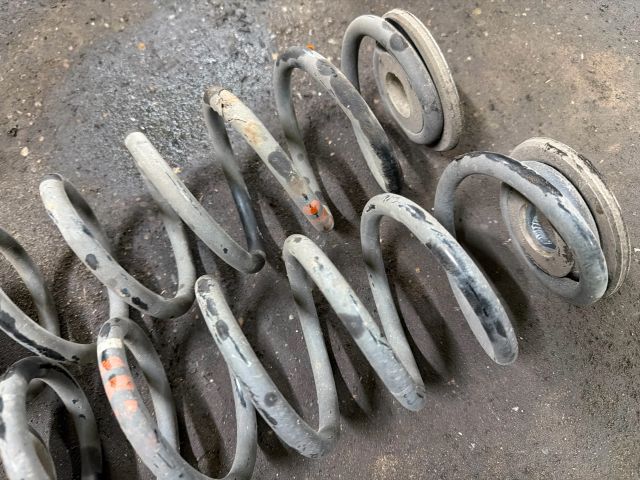 bontott VW TOURAN Hátsó Rugó Pár