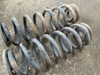 bontott VW TOURAN Hátsó Rugó Pár