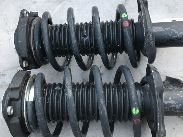 bontott VW TOURAN Jobb első Gólyaláb (Lengécsillapító, Rugó)