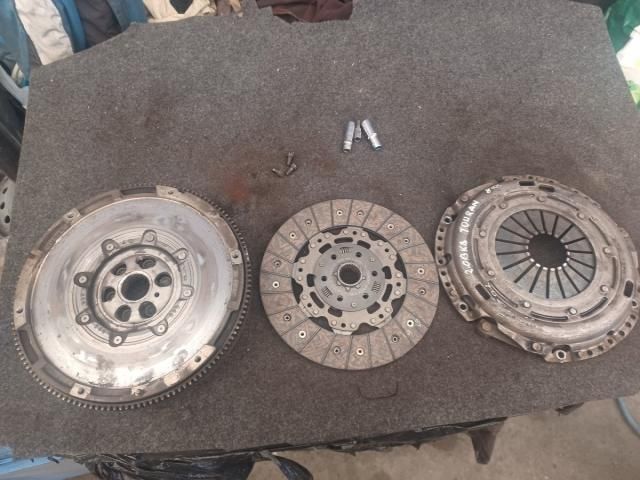 bontott VW TOURAN Kuplung Szett (Szerkezet, Tárcsa)