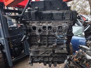 bontott VW TOURAN Motor (Fűzött blokk hengerfejjel)