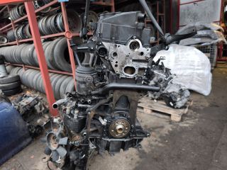 bontott VW TOURAN Motor (Fűzött blokk hengerfejjel)