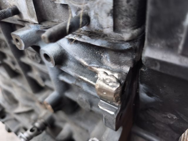 bontott VW TOURAN Motor (Fűzött blokk hengerfejjel)