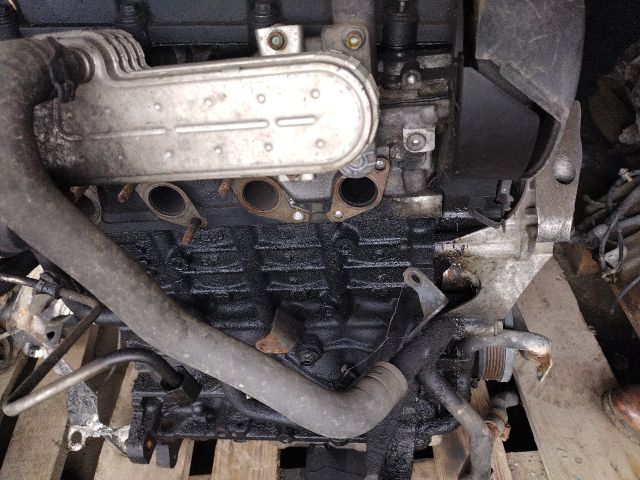 bontott VW TOURAN Motor (Fűzött blokk hengerfejjel)