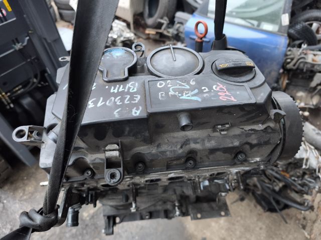 bontott VW TOURAN Motor (Fűzött blokk hengerfejjel)