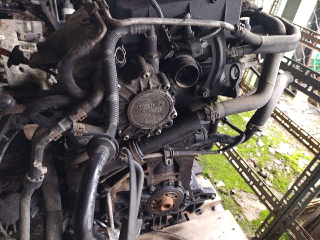 bontott VW TOURAN Motor (Fűzött blokk hengerfejjel)