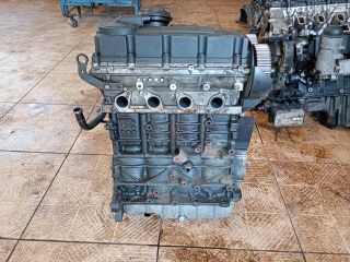 bontott VW TOURAN Motor (Fűzött blokk hengerfejjel)