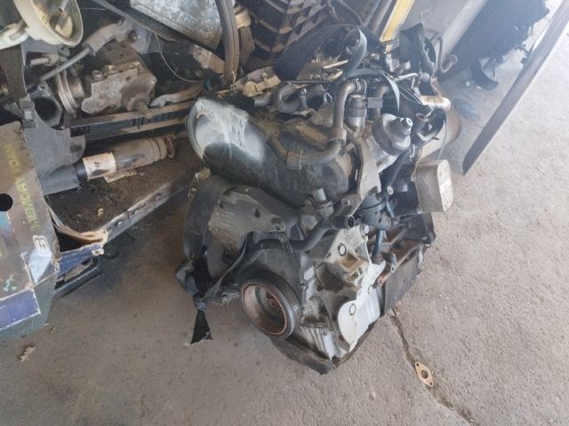 bontott VW TOURAN Motor (Fűzött blokk hengerfejjel)