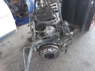bontott VW TOURAN Motor (Fűzött blokk hengerfejjel)