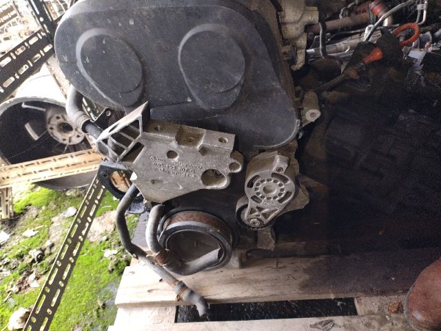 bontott VW TOURAN Motor (Fűzött blokk hengerfejjel)