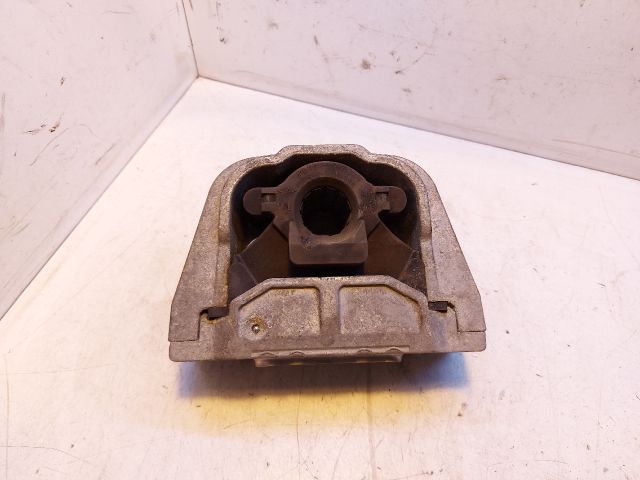 bontott VW TOURAN Motor Tartó Bak (Fém)