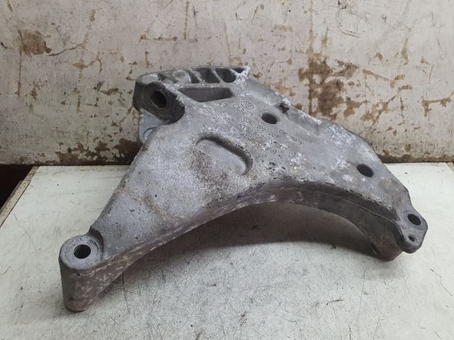 bontott VW TOURAN Motor Tartó Bak (Fém)