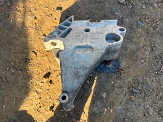 bontott VW TOURAN Motor Tartó Bak (Fém)